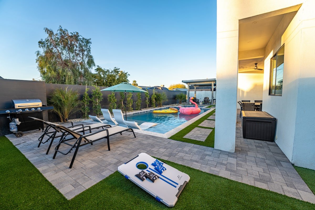 Backyard area with sun bathing space and grill