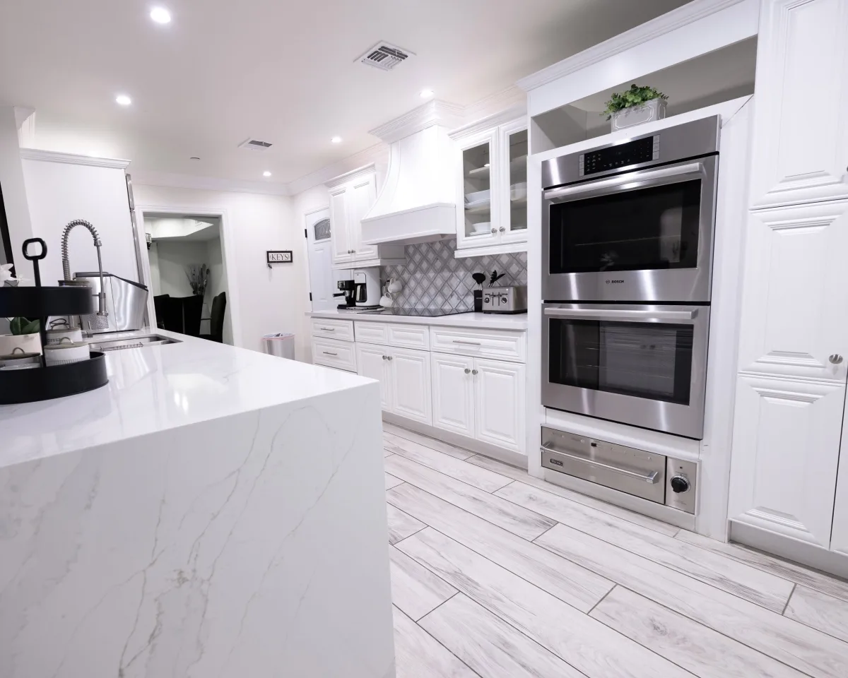Full equipped kitchen in Scottsdale golf vacation rental for large groups