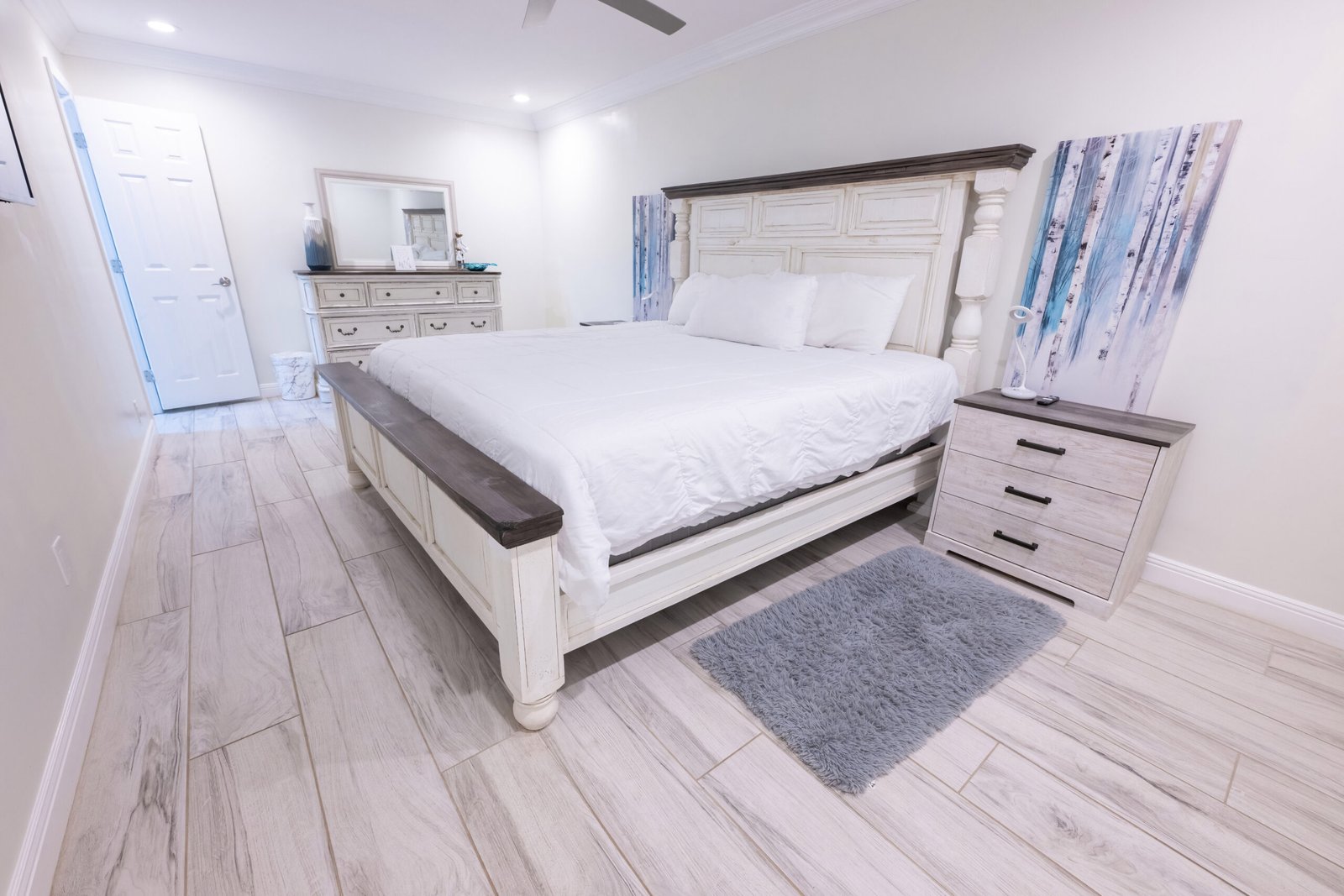 Heated swimming pool at private Scottsdale golf vacation rental sleeps 12